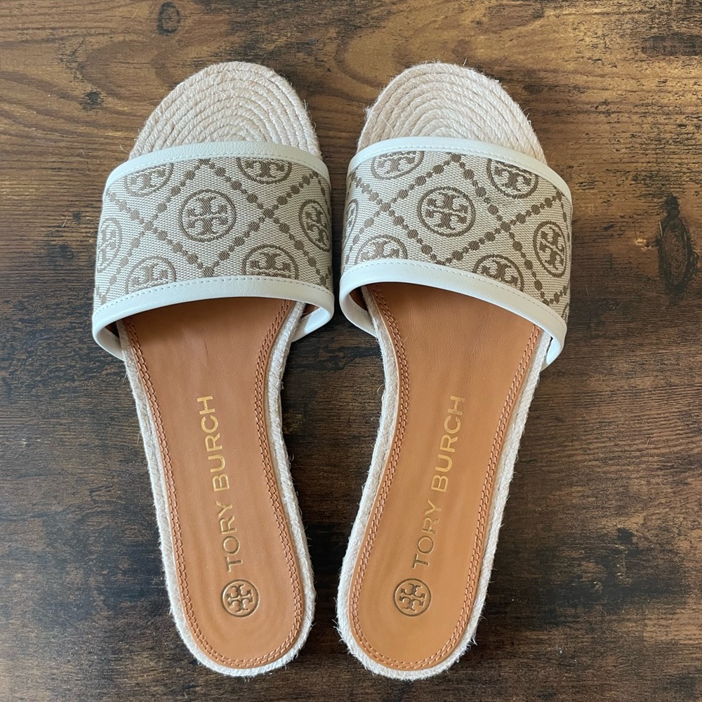 Tory Burch women’s slides! Adorable summer sandal! Barely worn.
